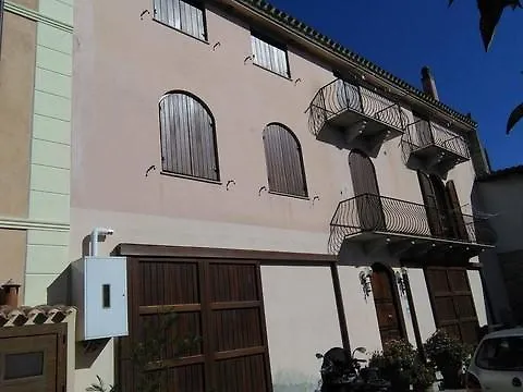 Casa Vacanze La Riva Bianca 招待所 洛特佐莱